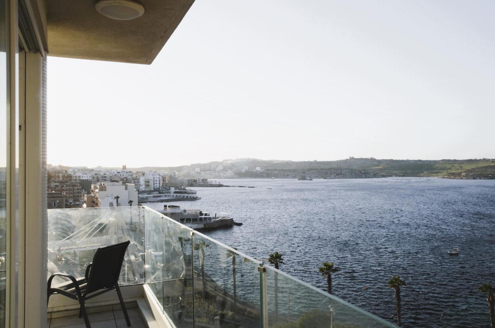 New Seafront Apartment - Spectacular Views เซนต์พอลส์เบย์ ภายนอก รูปภาพ