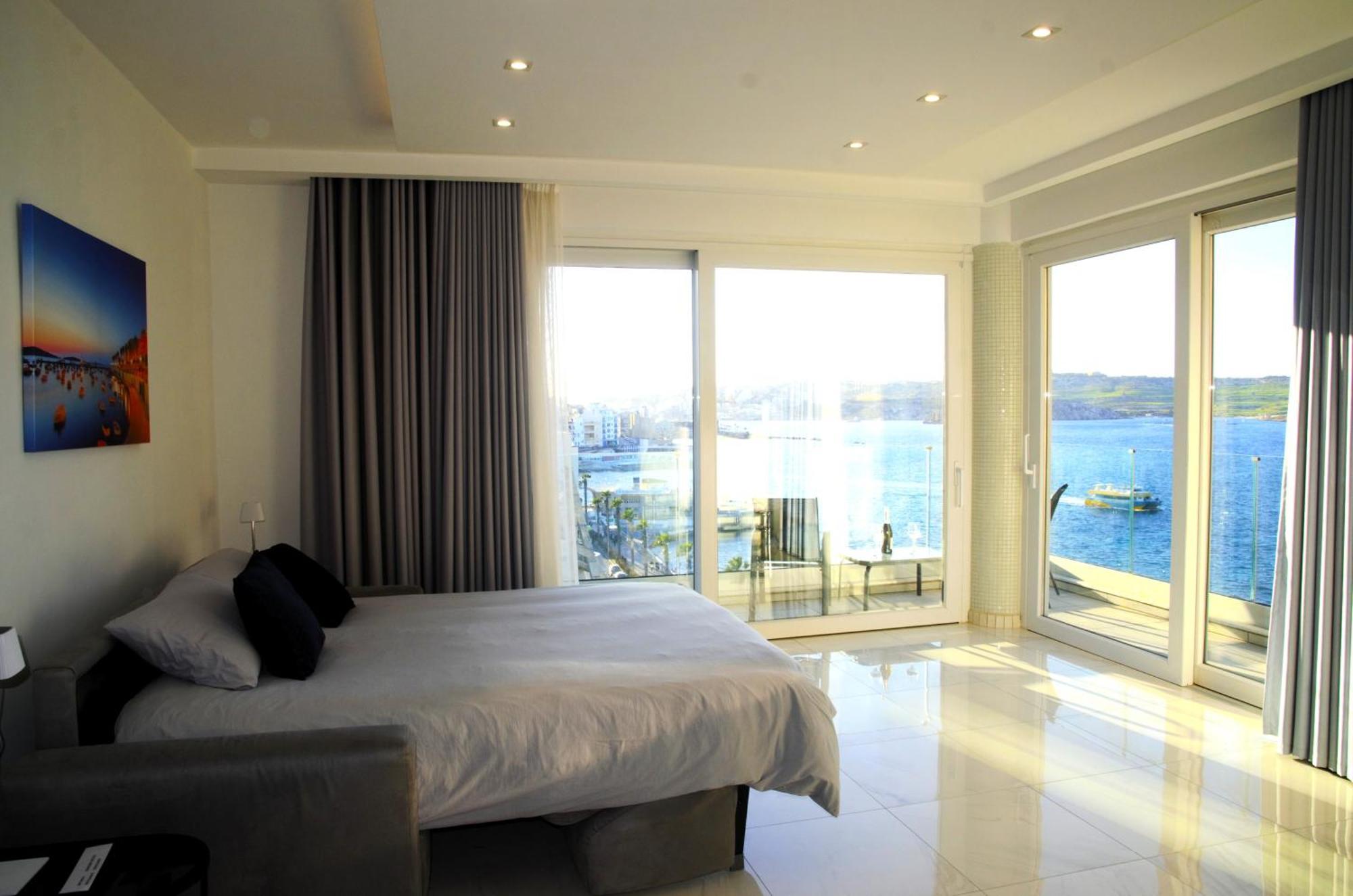 New Seafront Apartment - Spectacular Views เซนต์พอลส์เบย์ ภายนอก รูปภาพ