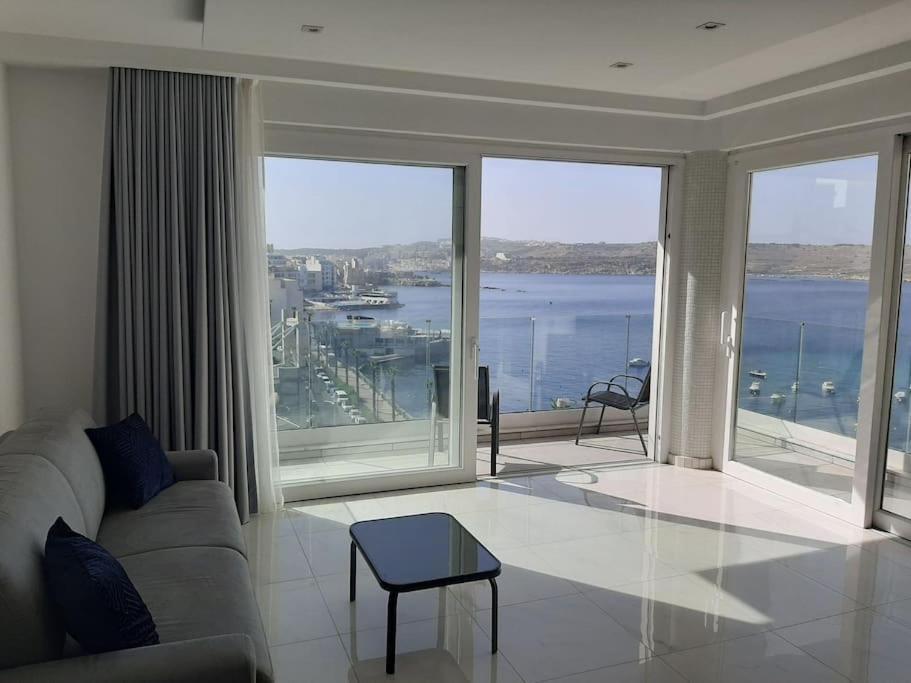 New Seafront Apartment - Spectacular Views เซนต์พอลส์เบย์ ภายนอก รูปภาพ