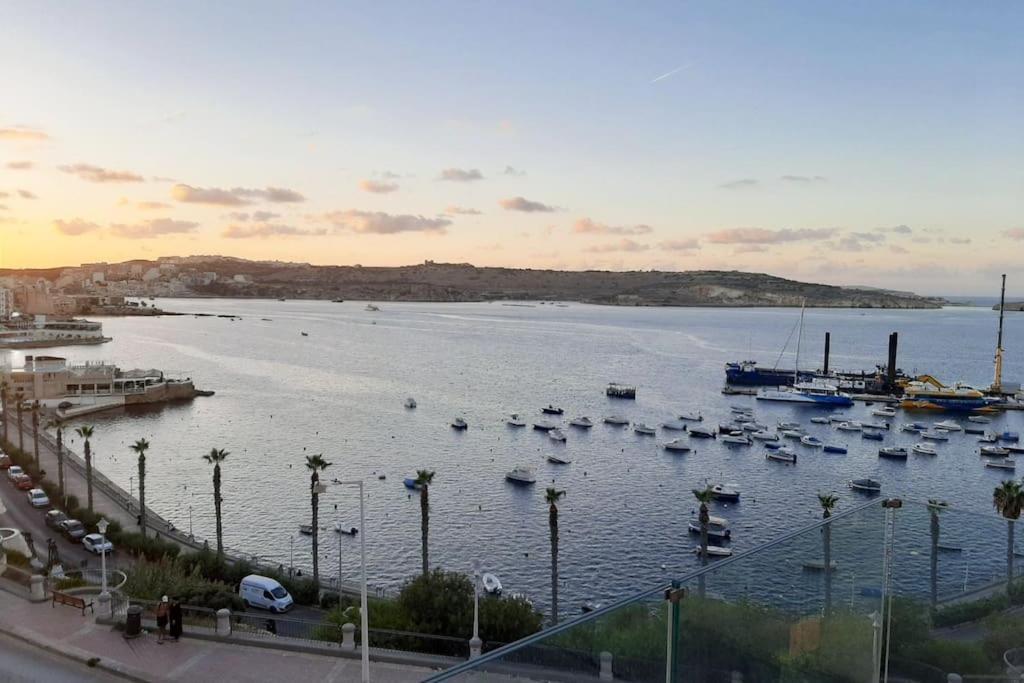 New Seafront Apartment - Spectacular Views เซนต์พอลส์เบย์ ภายนอก รูปภาพ