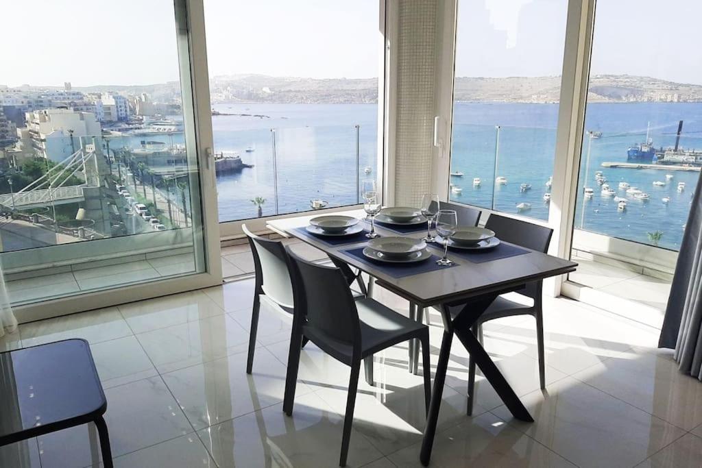 New Seafront Apartment - Spectacular Views เซนต์พอลส์เบย์ ภายนอก รูปภาพ