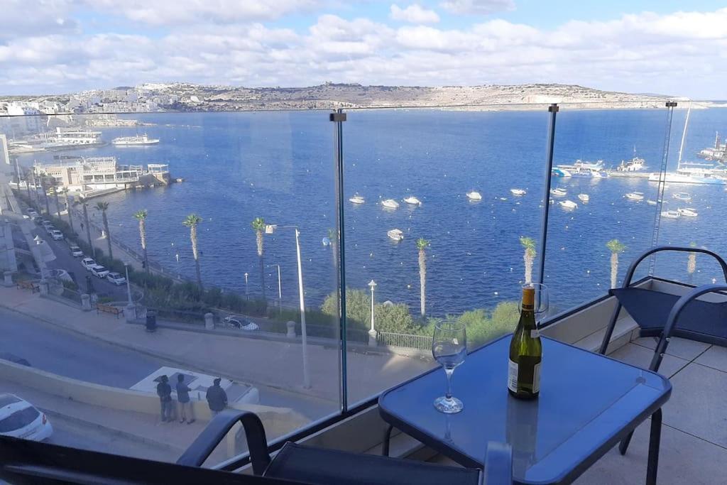 New Seafront Apartment - Spectacular Views เซนต์พอลส์เบย์ ภายนอก รูปภาพ